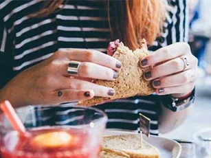 CLIP: Tại sao người Nhật ăn nhiều nhưng vẫn gầy?