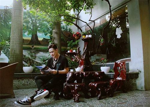 'Choáng' với căn nhà hơn 400m2, trị giá hàng triệu USD của Khánh Phương giữa trung tâm Sài Gòn