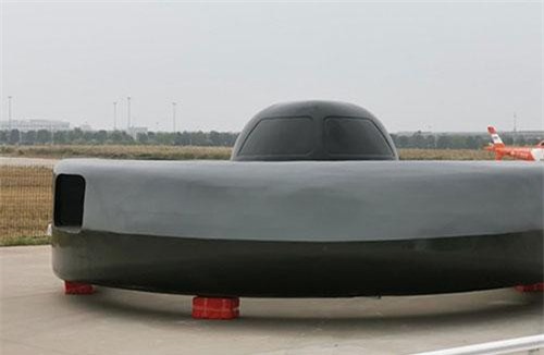 'Giải phẫu' chiếc 'đĩa bay' cá mập trắng gây sốc ở Trung Quốc