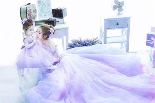 Hot girl Elly Trần chia sẻ kinh nghiệm 'rượu bia' khiến hội chị em lưu tâm