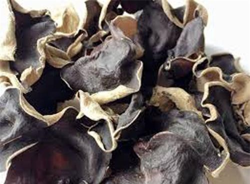 Ngâm mộc nhĩ với nước là sai, bỏ thêm thứ này vào vừa nhanh nở vừa sạch hơn gấp 3 lần