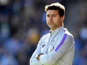 Pochettino đã bắt đầu biết sợ, Real và MU sẵn sàng giải cứu?