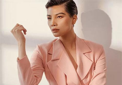 Vũ Cẩm Nhung áp lực khi làm dâu nhà đại gia