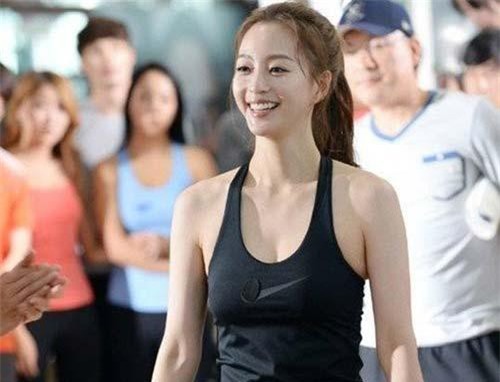 Bí quyết để U40 trẻ như 20 của 'cô nàng đào mỏ'