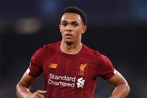 CĐV phân biệt chủng tộc với hậu vệ Liverpool bị MU cấm đến sân suốt đời?