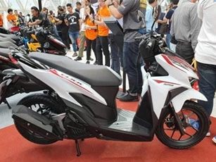 Cận cảnh Honda Click 125i 2019 màu trắng đen, giá gần 42 triệu