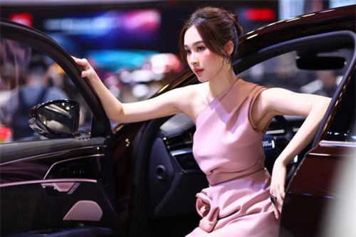 'Đứng hình' trước nhan sắc dàn mỹ nhân xinh đẹp tại triển lãm VMS 2019