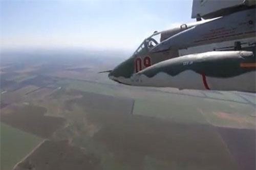 'Mãn nhãn' với màn diễn tập của 'xe tăng bay' Su-25SM3 Nga