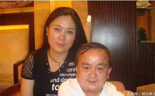 Ngôi sao võ thuật nổi tiếng chỉ cao 1m, lấy vợ đẹp kém 18 tuổi