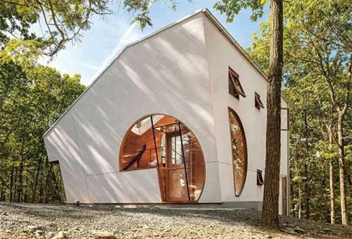Nhà gỗ hình thang giữa rừng với cửa độc đáo đẹp hút mắt