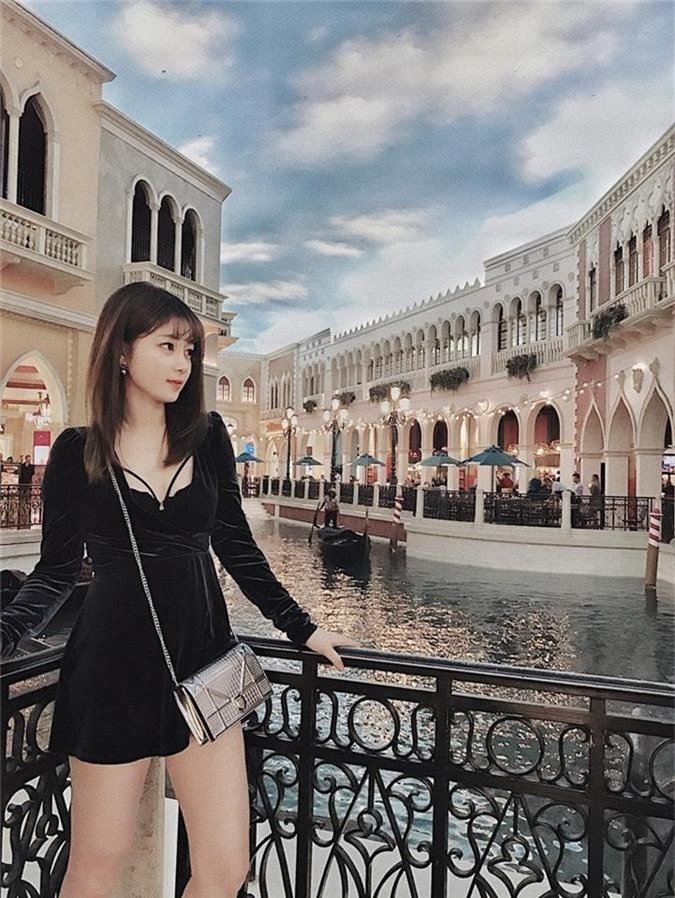 Soi nhan sắc đời thường của Rich Kid mua sắm tiền tỉ không xót tay - Hình 10 Soi nhan sac doi thuong cua Rich Kid mua sam tien ti khong xot tay-Hinh-10
