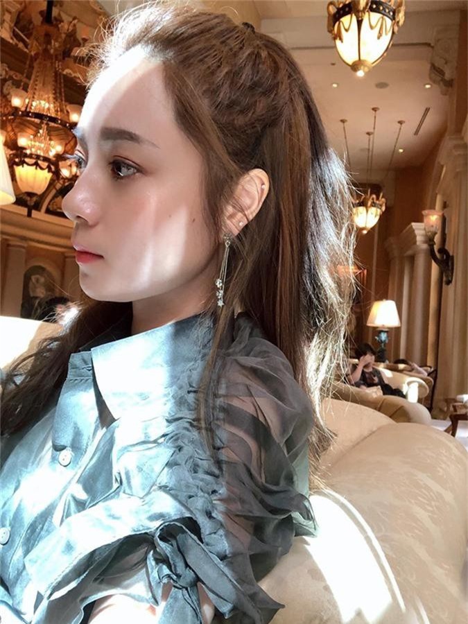 Soi nhan sắc đời thường của Rich Kid mua sắm tiền tỉ không xót tay - Hình 4 Soi nhan sac doi thuong cua Rich Kid mua sam tien ti khong xot tay-Hinh-4