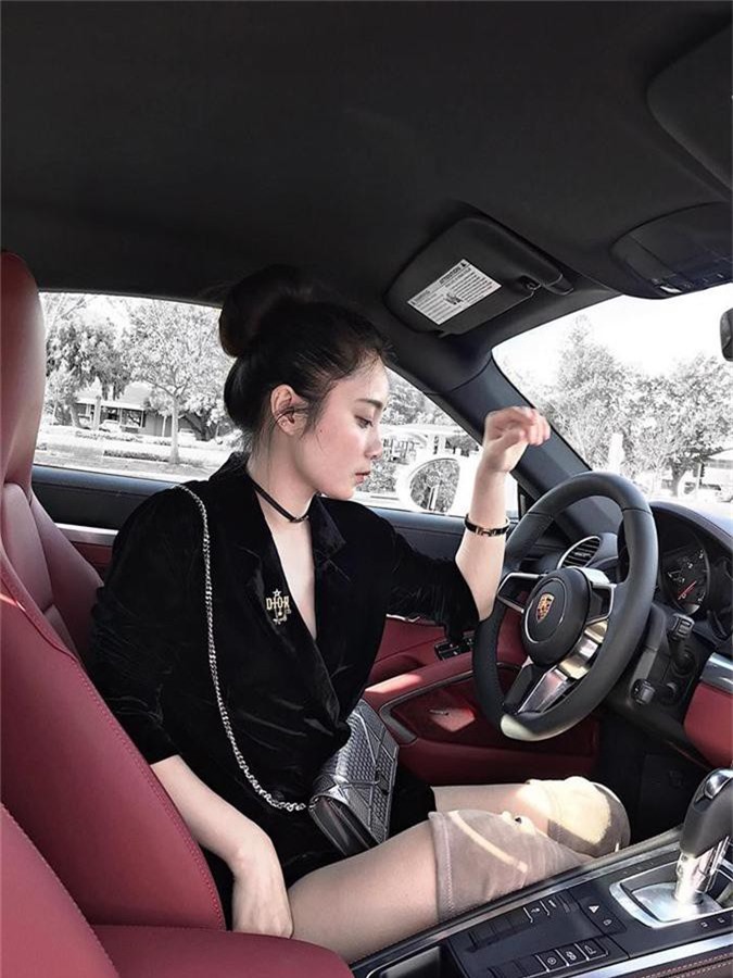 Soi nhan sắc đời thường của Rich Kid mua sắm tiền tỉ không xót tay - Hình 5 Soi nhan sac doi thuong cua Rich Kid mua sam tien ti khong xot tay-Hinh-5