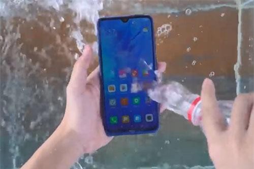 Test khả năng chống nước của Xiaomi Redmi Note 8