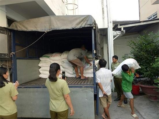 An Giang: Lực lượng QLTT thu giữ 7,5 tấn đường cát nhập lậu