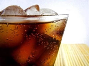 Chàng trai nghiện uống soda mỗi ngày, gặp điều 'dị' ai cũng khiếp