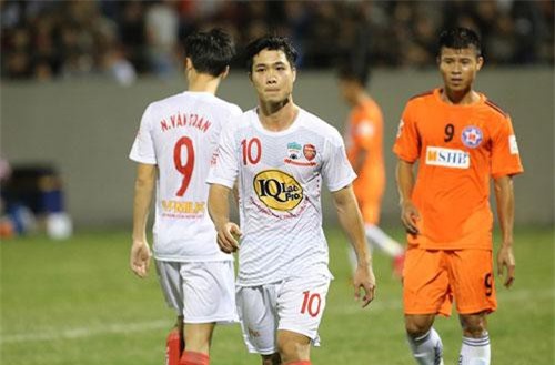 HLV HAGL khuyên Công Phượng nên về nước thi đấu