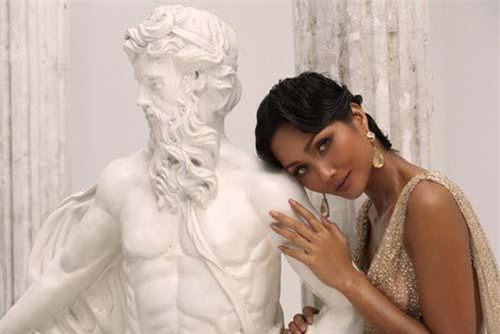 Hoa hậu H'Hen Niê khoe eo thon, lưng trần quyến rũ