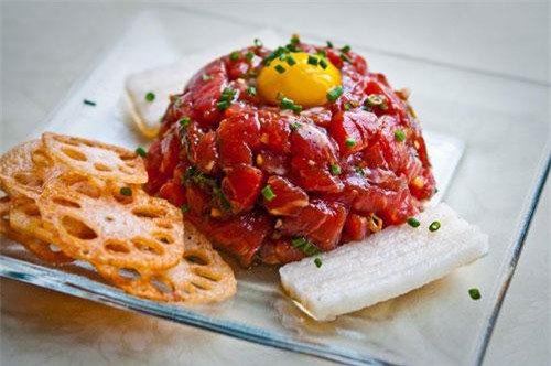 Kinh dị đặc sản thịt sống trên thế giới, Việt Nam cũng góp mặt