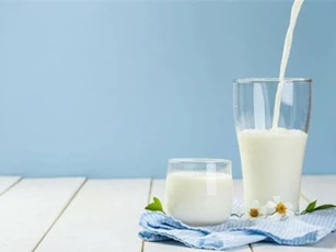 Làm trắng da bằng sữa tươi không đường, tại sao không?
