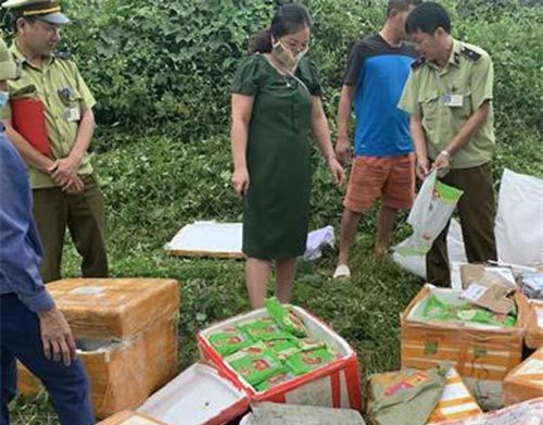 Lạng Sơn: Phát hiện 300 kg thực phẩm nhập lậu từ Trung Quốc