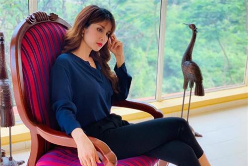 Soi đời tư nữ diễn viên đóng cảnh loạn luân phim 'Tiếng sét trong mưa'