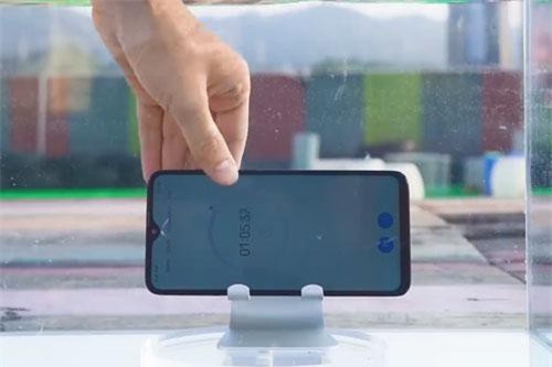 Test khả năng 'bơi lội' của Redmi Note 8 Pro, smartphone tầm trung đáng mua bậc nhất ở Việt Nam