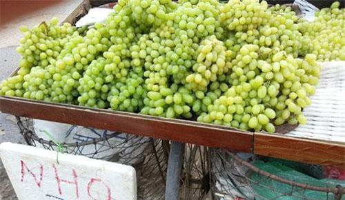 Ăn nho xanh không hạt: Đừng ham rẻ vì ảnh hưởng sức khỏe!