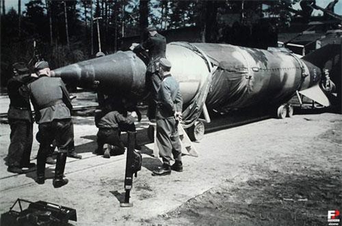 Ảnh cực hiếm về siêu tên lửa đạn đạo V-2 cách đây... 75 năm