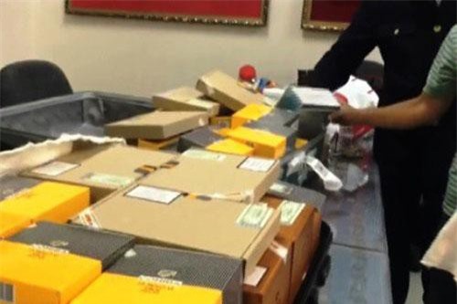Bắt giữ hàng nghìn điếu cigar thẩm lậu tại Tân Sơn Nhất