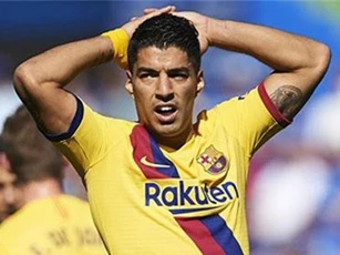 CĐV Barca kêu gọi tống khứ Luis Suarez
