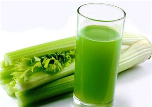 Cách làm nước ép cần tây đơn giản nhất để giảm béo, phòng bệnh