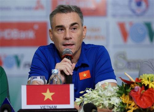 HLV Rodrigo: 'Việt Nam đã thi đấu tốt nhưng Thái Lan quá mạnh'