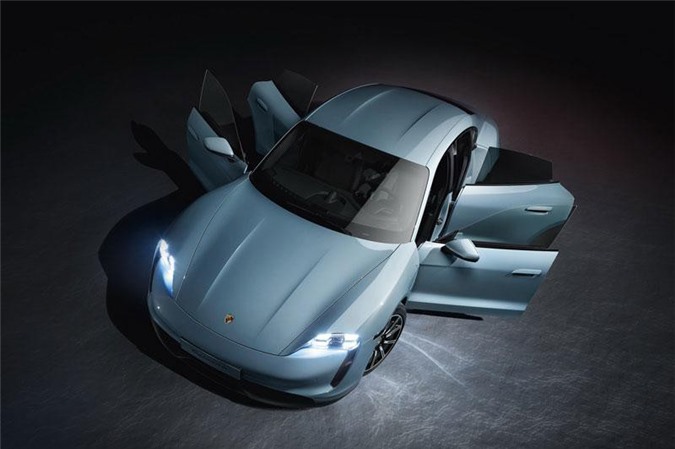 Khám phá xe điện Porsche Taycan 4S giá hơn 2 tỷ đồng