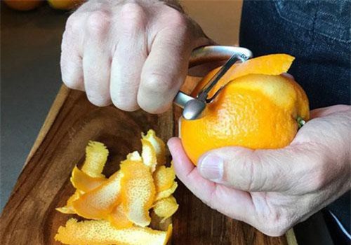 Mẹo giúp bát sạch thơm mát không chút hóa chất chỉ với vỏ cam