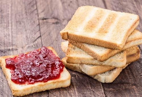 Mối nguy hại đáng sợ nếu thường xuyên ăn sáng bằng bánh mỳ