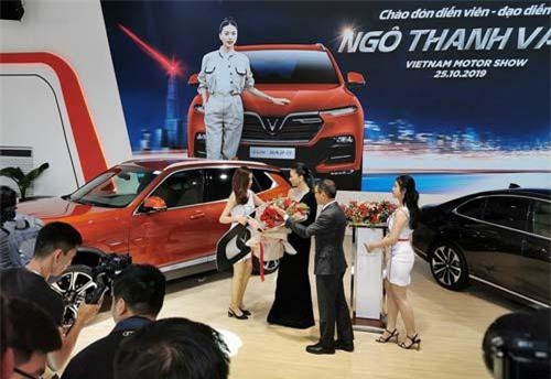 Ngô Thanh Vân được tặng VinFast Lux SA2.0 tại VMS 2019
