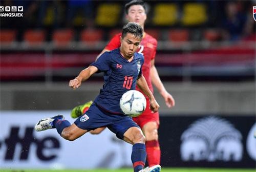 Người Thái giúp HLV Akira Nishino chọn bộ 3 tiền đạo đấu Việt Nam