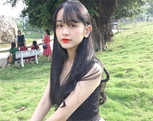 Nữ sinh ĐH Tôn Đức Thắng có gì khiến cộng đồn mạng mê mẩn đến thế?