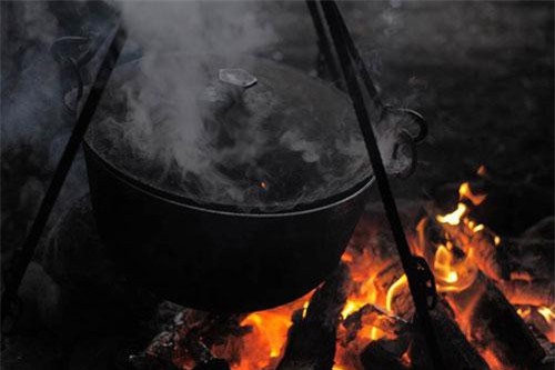 Xác bé gái trong nồi sắt và sự thật 'dị' không ai ngờ nổi