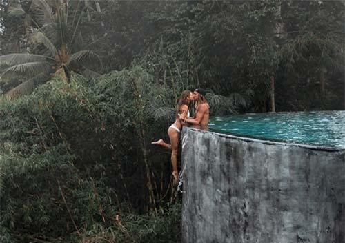 Cặp blogger Mỹ bị chỉ trích mạo hiểm tính mạng vì một bức ảnh sống ảo