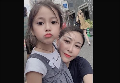 Con 4 tuổi của Hà Kiều Anh xinh đẹp nhờ 'gen mỹ nhân' từ mẹ, dân mạng 'chao đảo'