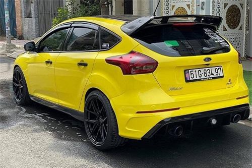 Dân chơi Sài Gòn chi 400 triệu đồng độ Ford Focus