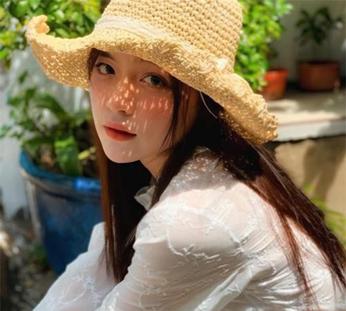 Nữ sinh Quan hệ Quốc tế với nét đẹp tựa tiên nữ gây xôn xao cộng động mạng