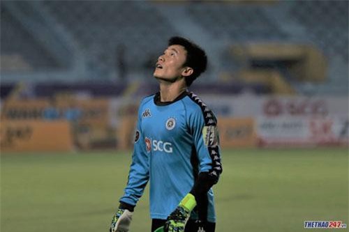 Thủ môn Bùi Tiến Dũng chủ động xin rời CLB Hà Nội