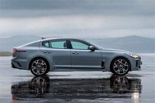 Top 10 xe hạng sang cỡ nhỏ tốt nhất năm 2019: Gọi tên Kia Stinger