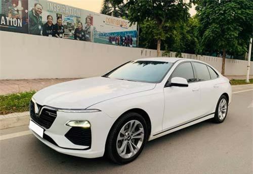 Xe VinFast Lux A2.0 đầu tiên 'lên sàn' xe cũ, giá hơn 1 tỷ đồng