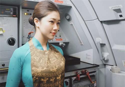 Chết mê với nhan sắc nữ tiếp viên hàng không gây bão mạng