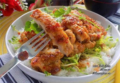 Gà rim mặn đậm đà khiến cơm nấu bao nhiêu cũng hết