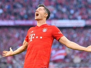 Lewandowski lập kỷ lục ghi bàn tại Bundesliga